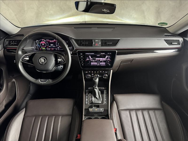 Škoda Superb 1,4 TSi  DSG iV L&K LED Assist - fotka 19 z 50
