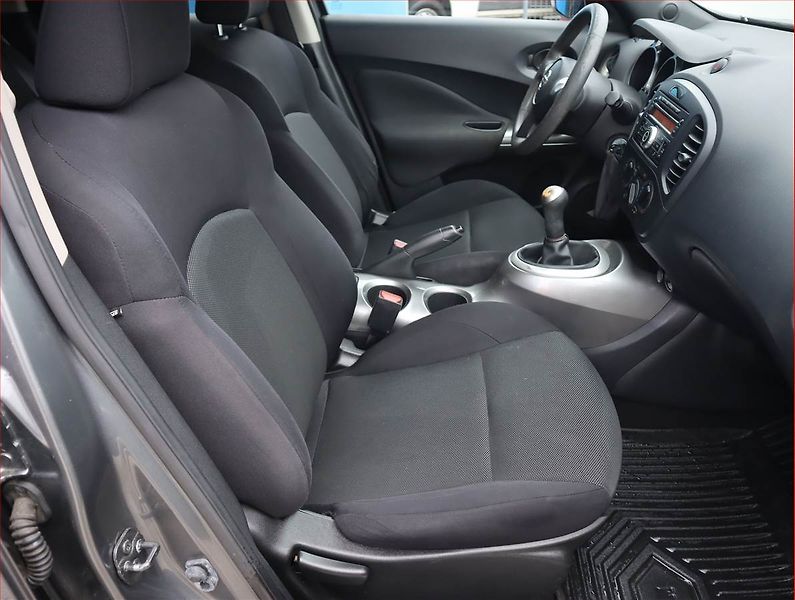 Nissan Juke (2014) 1.6 i, Park. senzory - fotka 9 z 16