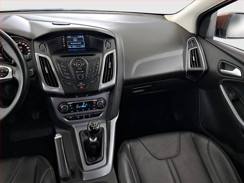 Ford Focus (2013) 1.0 EcoBoost, Tempomat - fotka 8 z 19