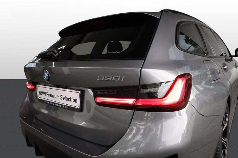 BMW Řada 3 330i xDrive Touring - fotka 16 z 25