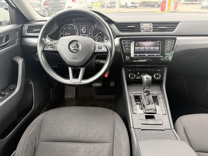 Škoda Superb 2.0 TDi 110kw - fotka 10 z 29