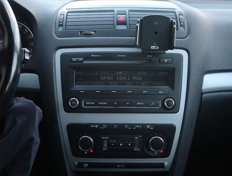Škoda Octavia (2012) 1.6 TDI, Tempomat - fotka 12 z 17