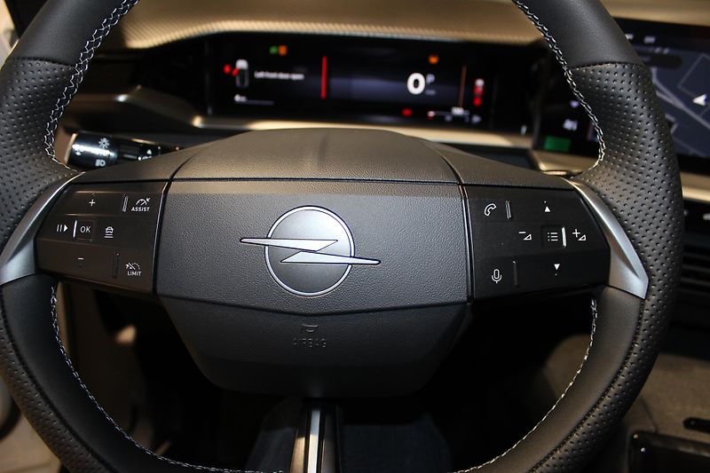 Opel Grandland (2025) GS Hybrid 1.2 TURBO 107kW - fotka 9 z 17