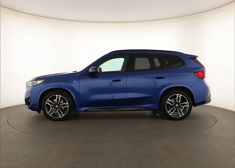 BMW X1 (2024) sDrive18d - fotka 3 z 18