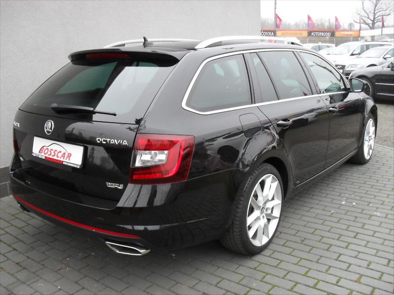 Škoda Octavia 2,0 RS 4x4 DSG LED Panoram DPH - fotka 5 z 31