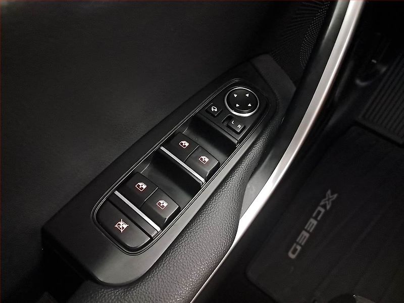 Kia XCeed (2023) TOP 1.5 T-GDI - fotka 19 z 20