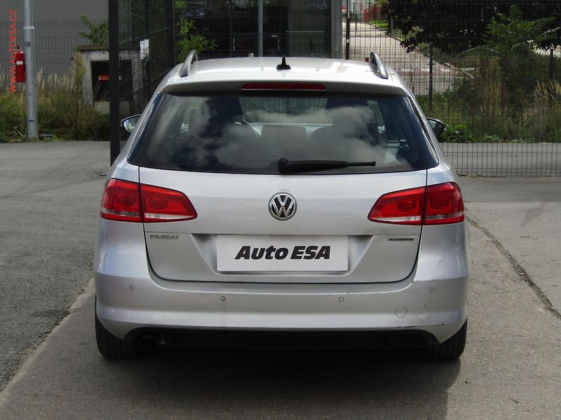 Volkswagen Passat (2013) 1.6TDi, AC, výhřev sed - fotka 5 z 18