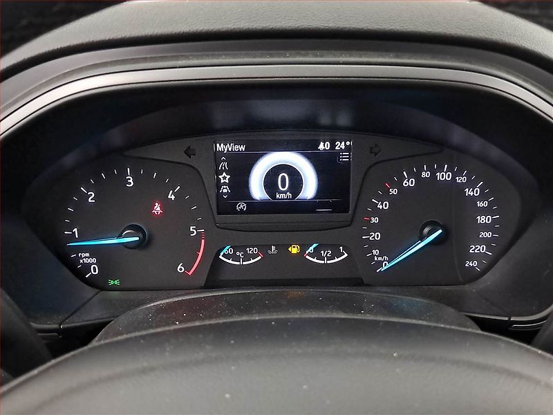 Ford Focus (2018) 1.5 TDCi, Tempomat - fotka 11 z 20