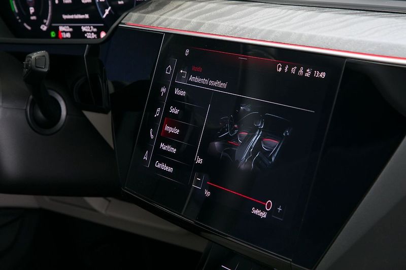 Audi e-tron 55 300kW S-Line Tažné Panorama - fotka 37 z 47