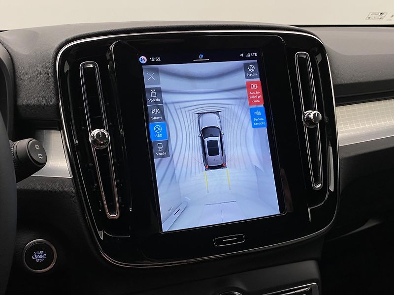 Volvo XC40 (2026) B3 AUT DARK PLUS - fotka 60 z 60