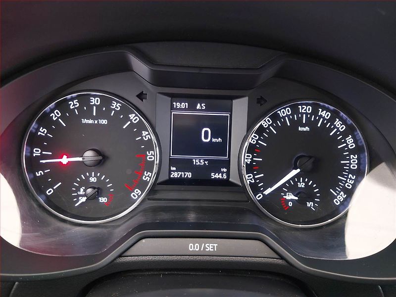 Škoda Octavia (2014) Greenline 1.6 TDI, Xenony - fotka 11 z 17