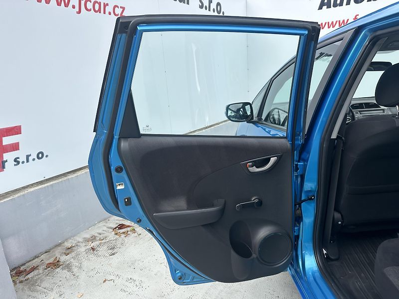 Honda Jazz (2010) 1.4 i-VTEC (73 kW) - fotka 11 z 31