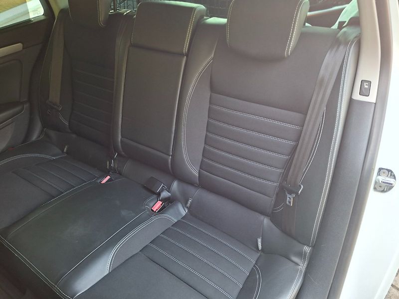 Renault Laguna (2013) 2.0dCi 110kW BLACK EDITION - fotka 29 z 38