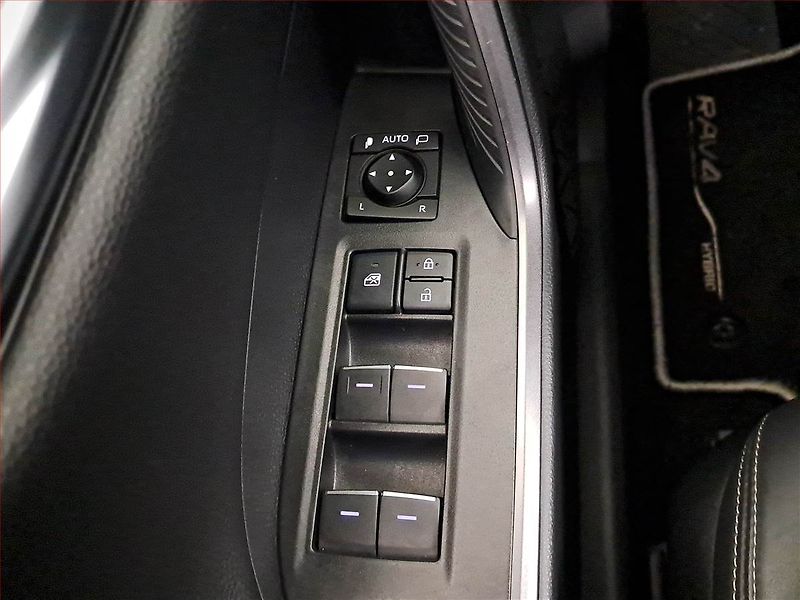 Toyota RAV4 (2024) 2.5 Hybrid - fotka 16 z 19