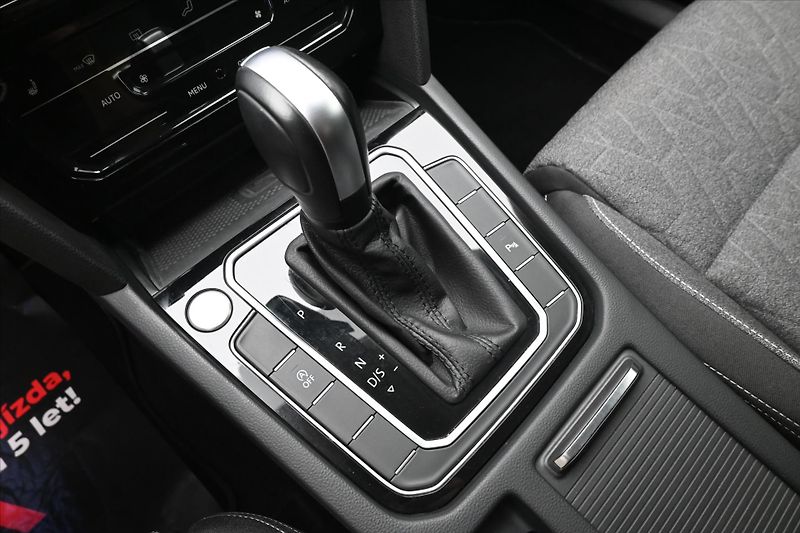 Volkswagen Passat 2,0 TDI 110kW DSG Business Zár - fotka 23 z 32