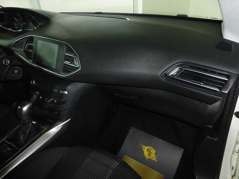 Peugeot 308 (2016) 1,6HDI*NAVIGACE*ALU**FULL LED* - fotka 20 z 26