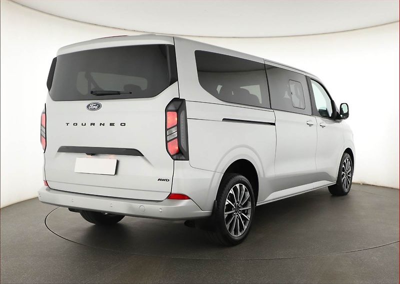 Ford Tourneo Custom (2025) 2.0 EcoBlue AWD - fotka 5 z 20