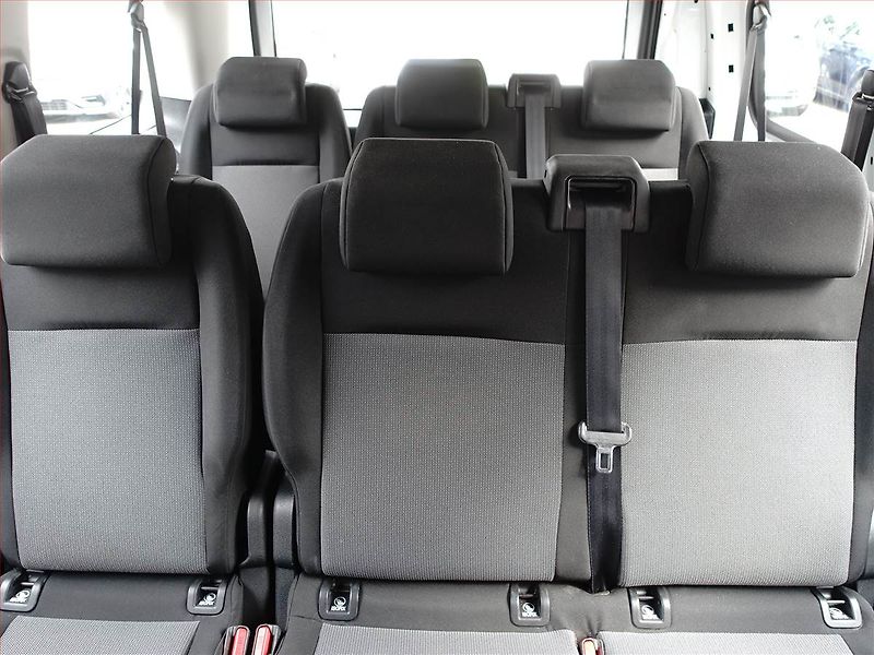 Peugeot Expert (2018) 2.0 BlueHDi, Bus, 9Míst, ČR - fotka 10 z 19