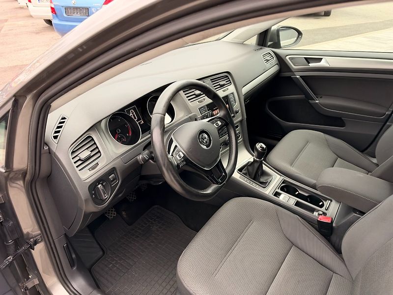Volkswagen Golf (2015) Variant 1.6TDI 4Motion 81kW - fotka 11 z 37