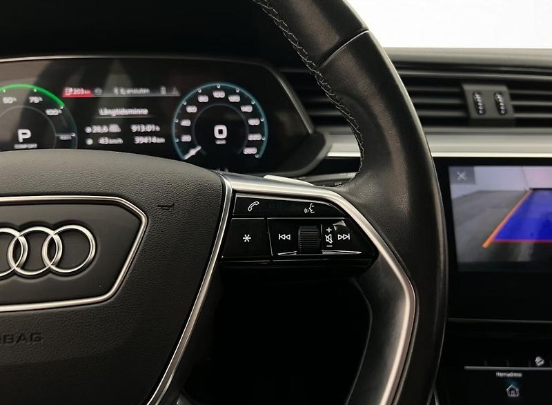 Audi Q8 e-tron 55 Q Kamera Tažné LED Vzduch  - fotka 15 z 28
