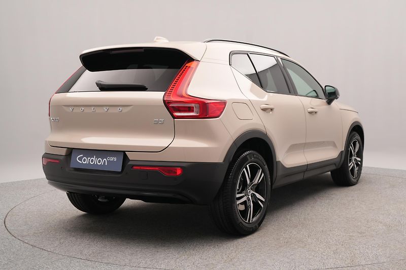 Volvo XC40 (2026) B3 AUT DARK PLUS - fotka 12 z 24