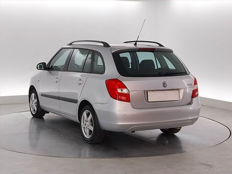 Škoda Fabia (2009) Ambition 1.9 TDI, Serv.kniha - fotka 4 z 19