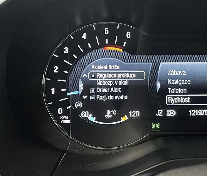 Ford S-MAX Titanium 2,0Ecoblue 110kW - fotka 19 z 30