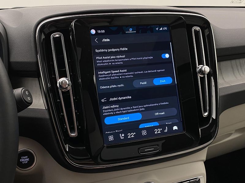 Volvo XC40 B4 DARK ULTRA AUT CZ - fotka 45 z 59