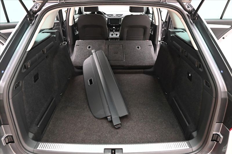 Škoda Superb 2,0 TDI 110kW DSG NAVIGACE Zár - fotka 11 z 30