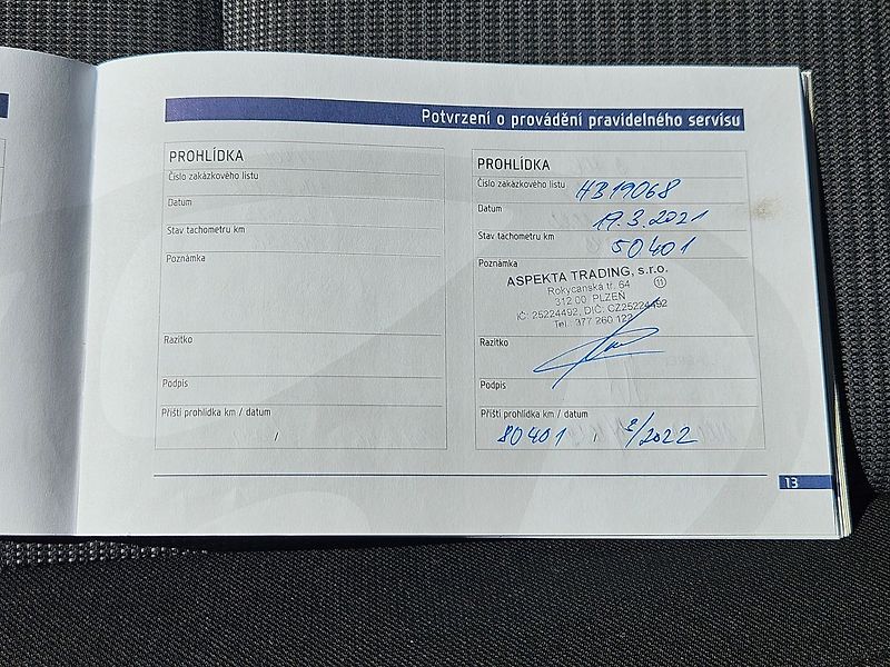 Hyundai i30 1,6 CRDi DPH Trikolor Comfort - fotka 33 z 36