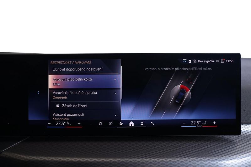 BMW Řada 3 330i xDrive Touring - fotka 16 z 24