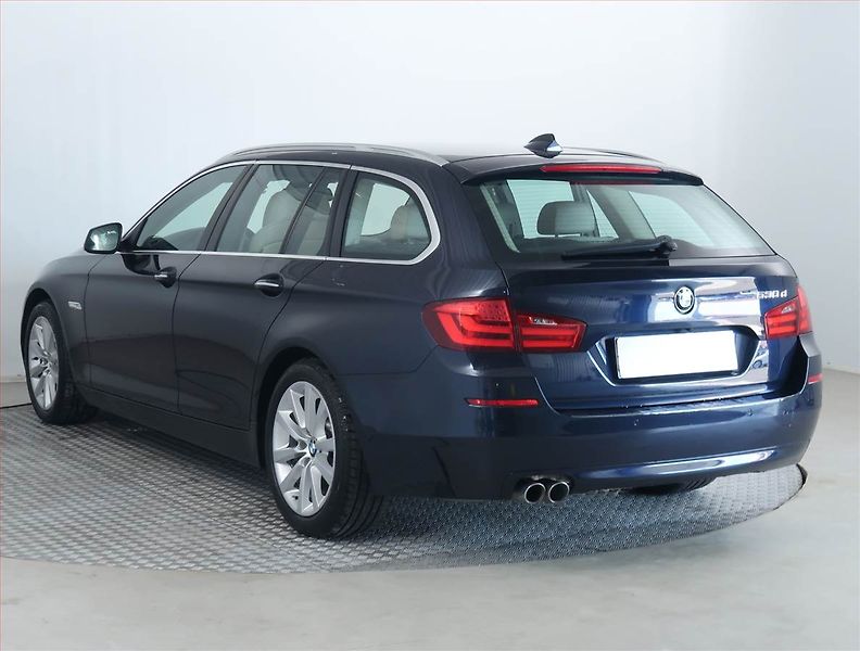 BMW Řada 5 (2010) 530d, Automat, Navi, Bi-Xenony - fotka 4 z 22