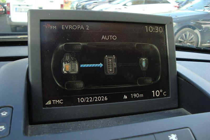 Peugeot 3008 (2013) 1.6HDi,Hybrid 4,AUT,4x4,Panora - fotka 53 z 78
