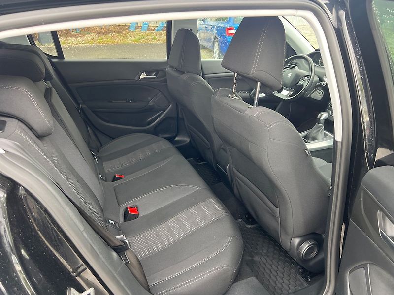 Peugeot 308 1.6 HDI - fotka 9 z 14