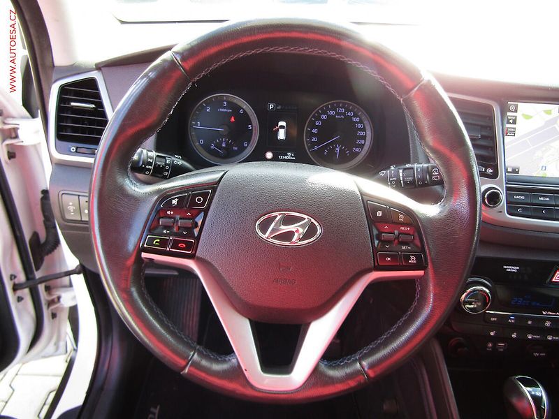 Hyundai Tucson (2015) 2.0 CRDi 4x4, ČR, AT, navi - fotka 20 z 23