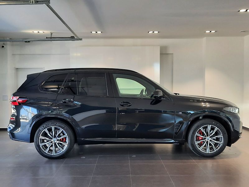 BMW X5 (2024) xDrive 30d M Sport - fotka 7 z 17
