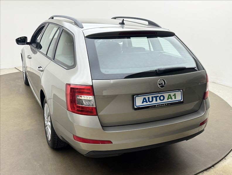 Škoda Octavia 1,6 TDi DPH KLIMA SENZORY ČR - fotka 6 z 30