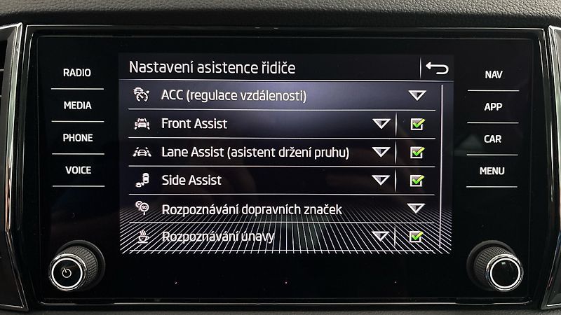 Škoda Karoq 1.5 TSI DSG Style - fotka 27 z 30