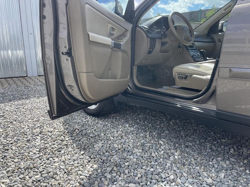 Volvo XC90 2.5TDi D5 200PS AWD R-DESIGN!! - fotka 90 z 180