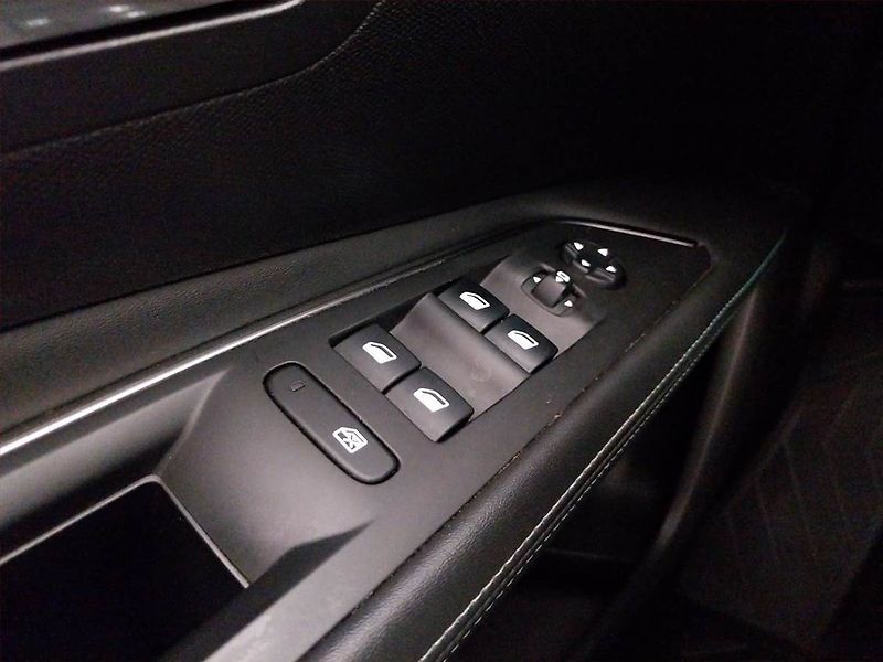 Peugeot 3008 (2021) 1.5 BlueHDi - fotka 21 z 23