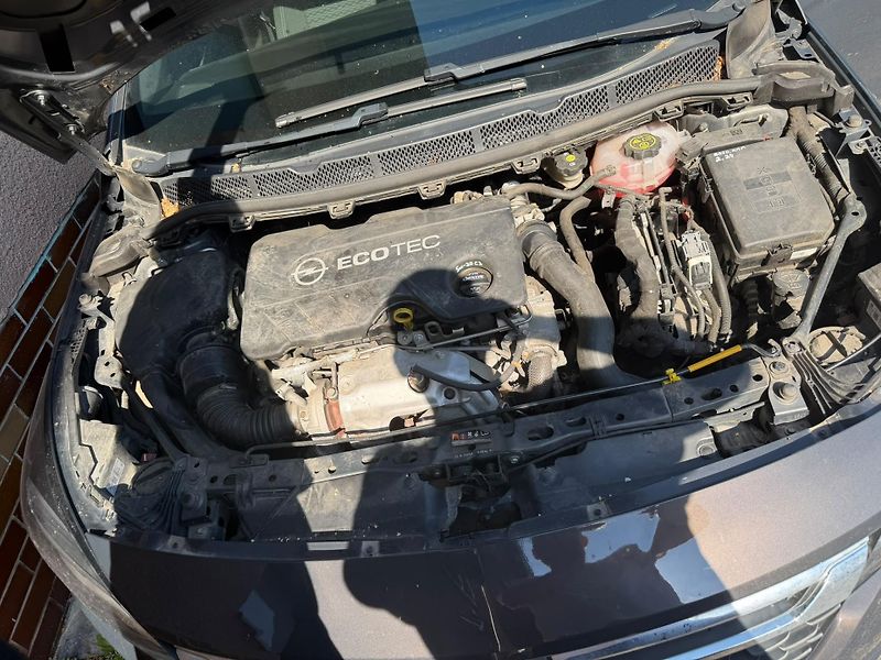 Opel Astra 1,6 CDTI  klima, závada motoru - fotka 12 z 28