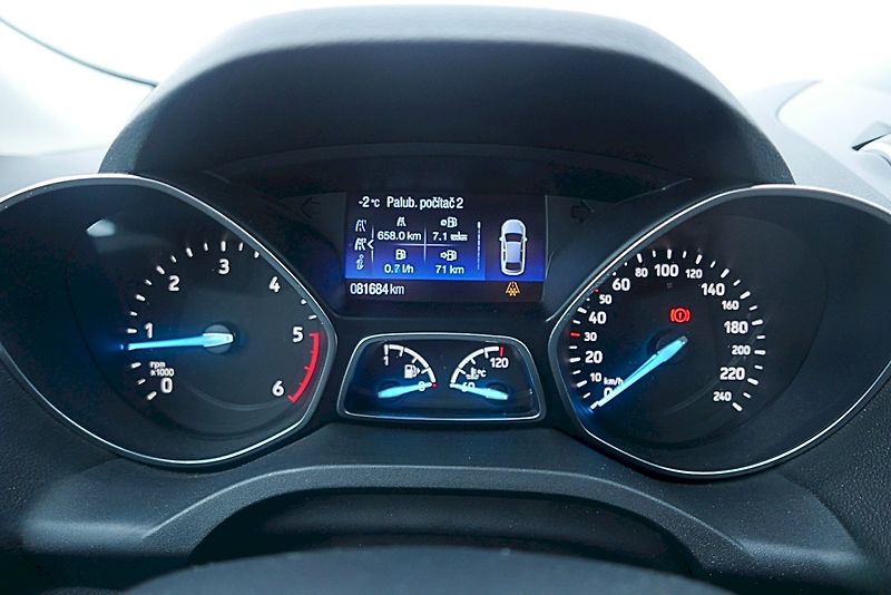 Ford Kuga (2019) 2.0 TDI 110kW M6° Titanium Plu - fotka 7 z 33