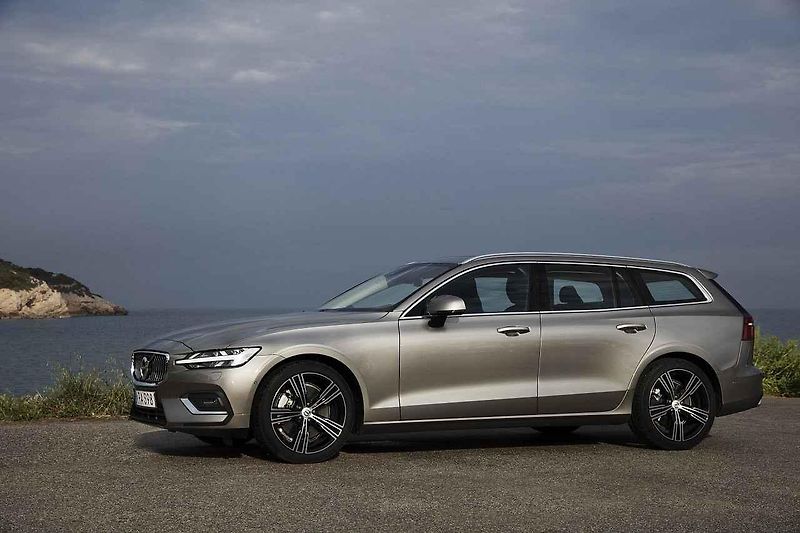 Volvo V60.