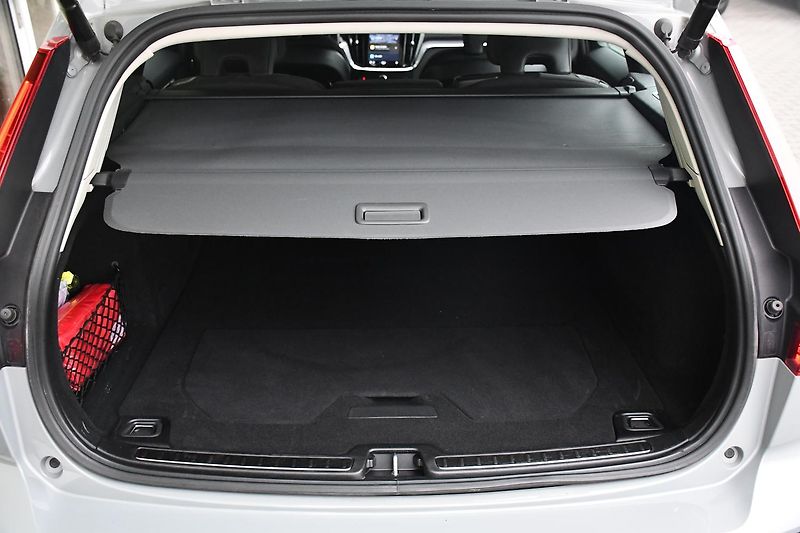 Volvo V60 2.0B4 LED NAV TAŽNÉ - fotka 43 z 49