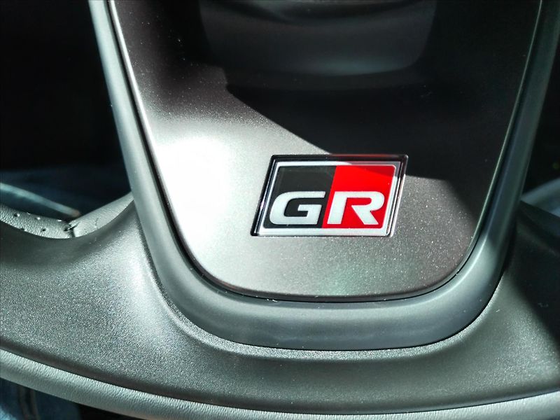 Toyota Aygo 1.5 HYBRID e-CVT  GR SPORT 116 - fotka 8 z 15