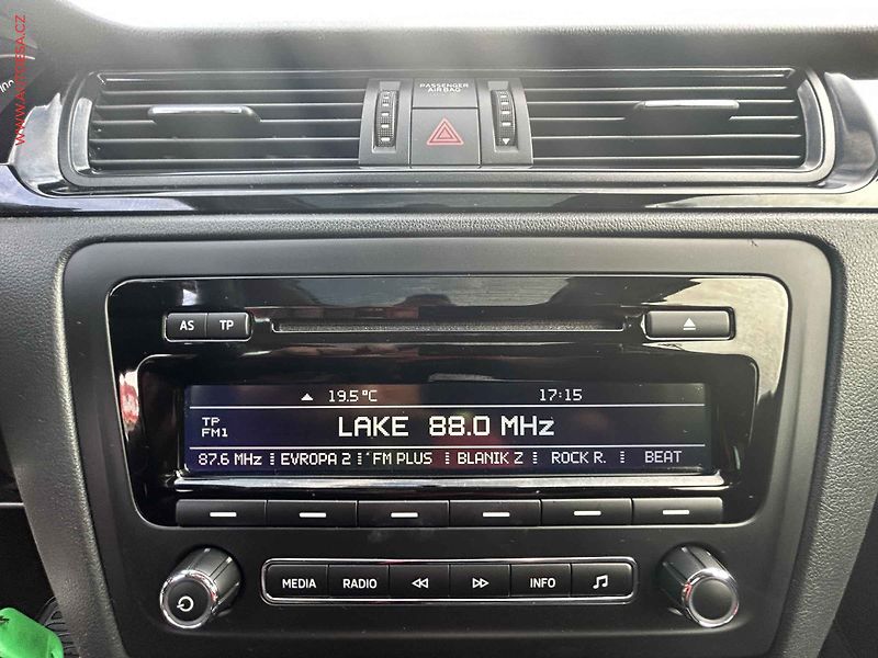 Škoda Rapid (2014) 1.2TSI, ČR, Xenon, panor. - fotka 15 z 17