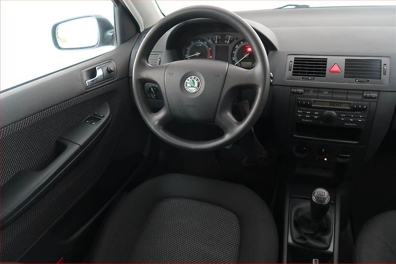 Škoda Fabia (2005) Ambiente 1.4 16V, nová STK - fotka 7 z 15