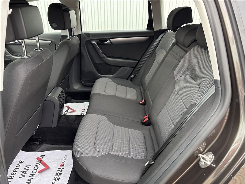 Volkswagen Passat Variant 1,4 TSi Comfortline - fotka 12 z 13