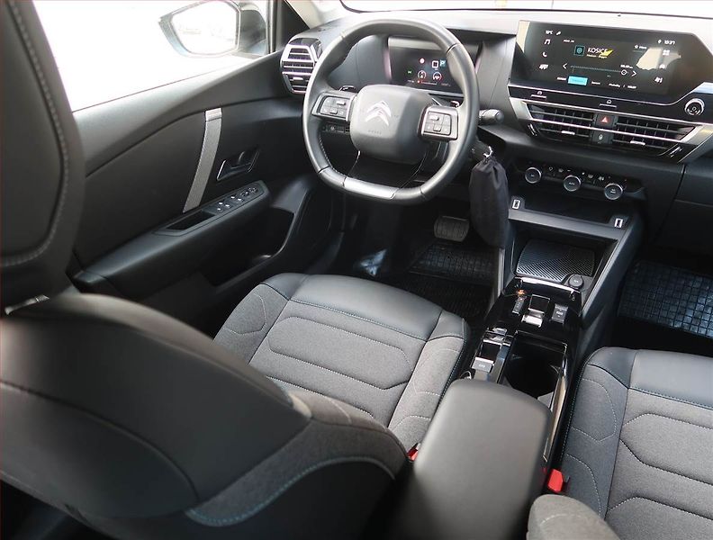 Citroën C4 (2023) Feel 1.2 PureTech, Automat - fotka 7 z 18