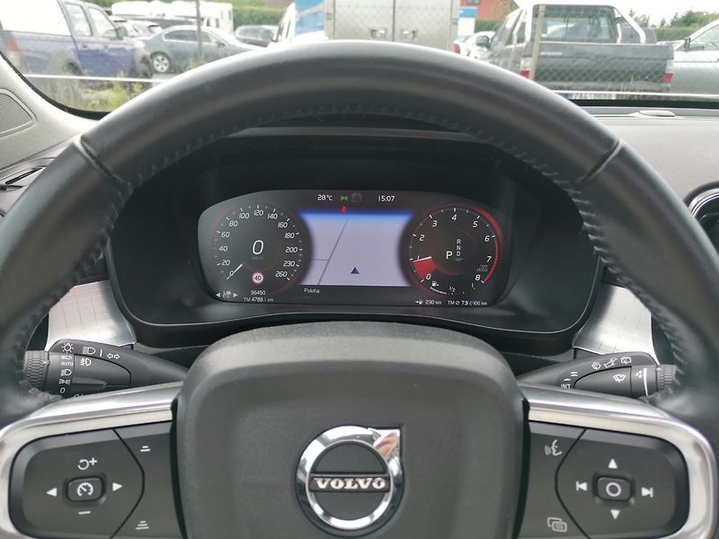 Volvo XC40 (2020) T3 Panorama,Kůže,Winter Paket - fotka 13 z 35